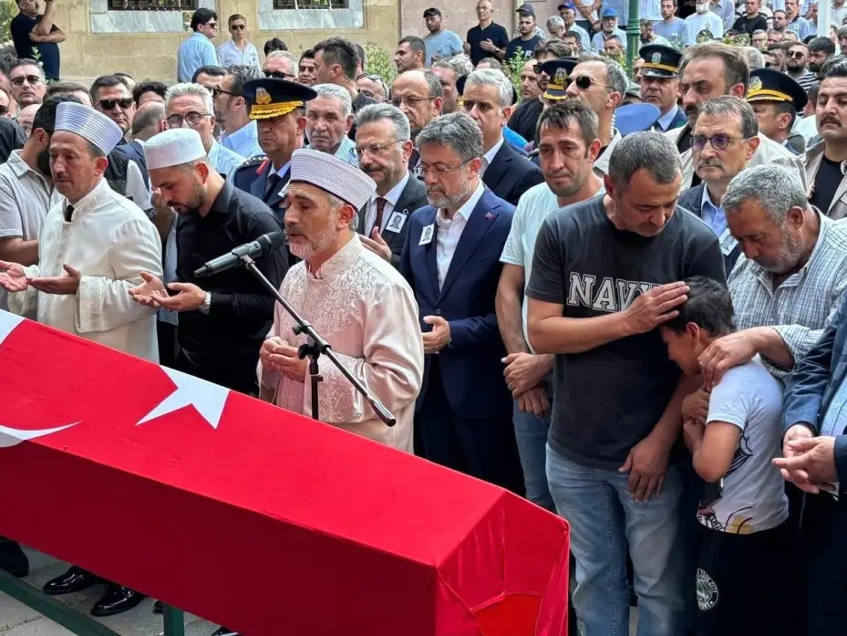Yangın şehidinin oğlu "Baba, ben sensiz ne yapacağım?" diye feryat etti