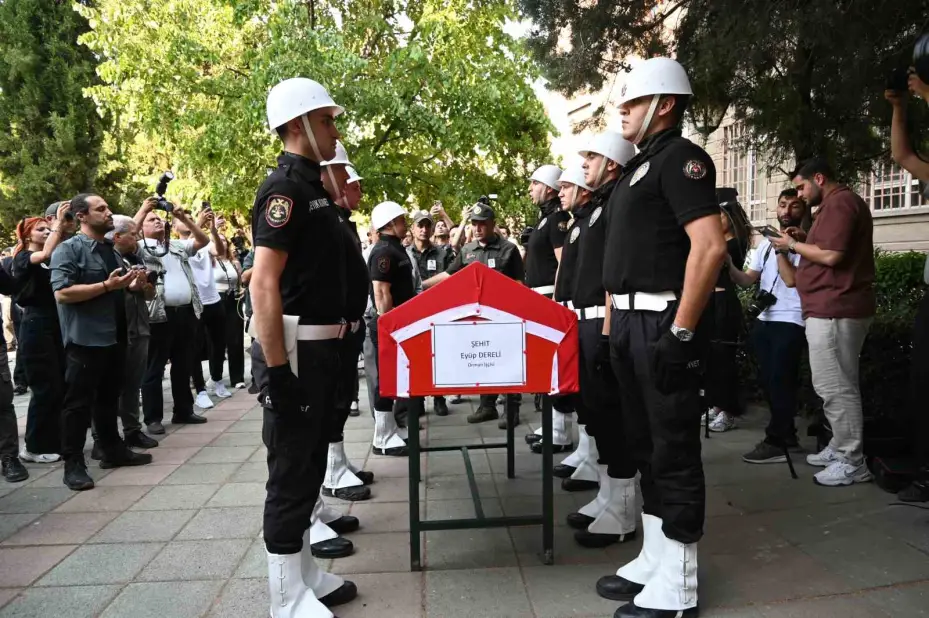 Yangın şehidinin oğlu "Baba, ben sensiz ne yapacağım?" diye feryat etti