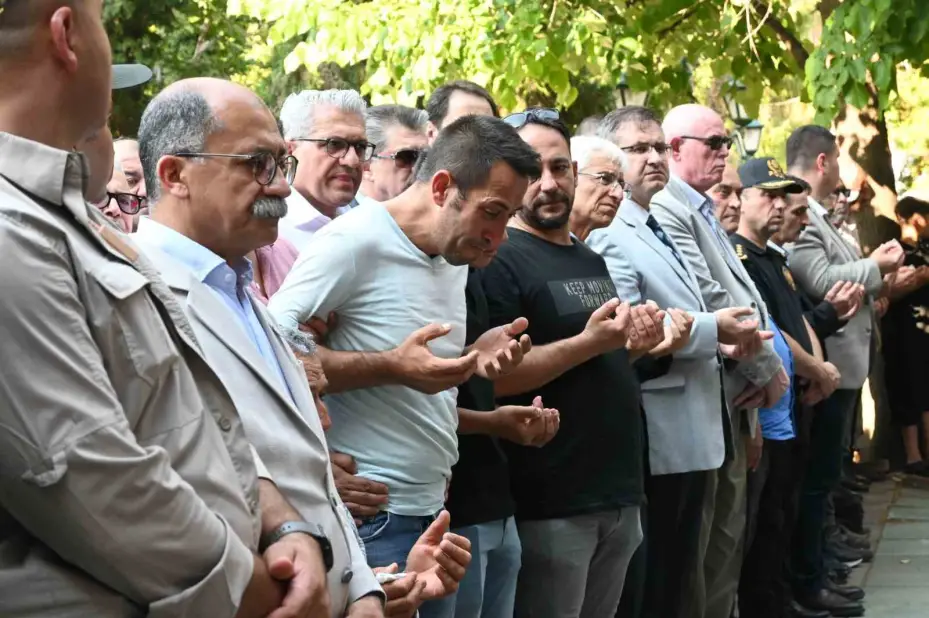 Yangın şehidinin oğlu "Baba, ben sensiz ne yapacağım?" diye feryat etti