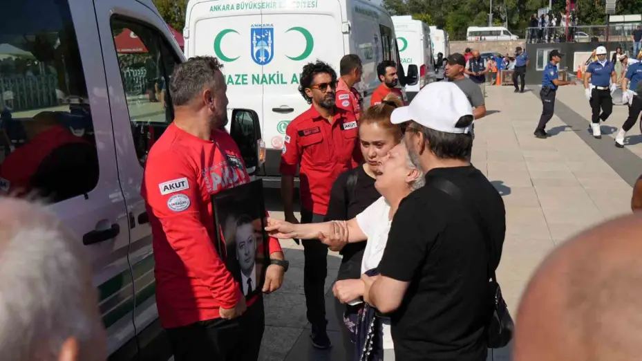 Eskişehir’de orman yangınında şehit olan 5 AKUT gönüllüsü Ankara’da son yolculuğuna uğurlandı