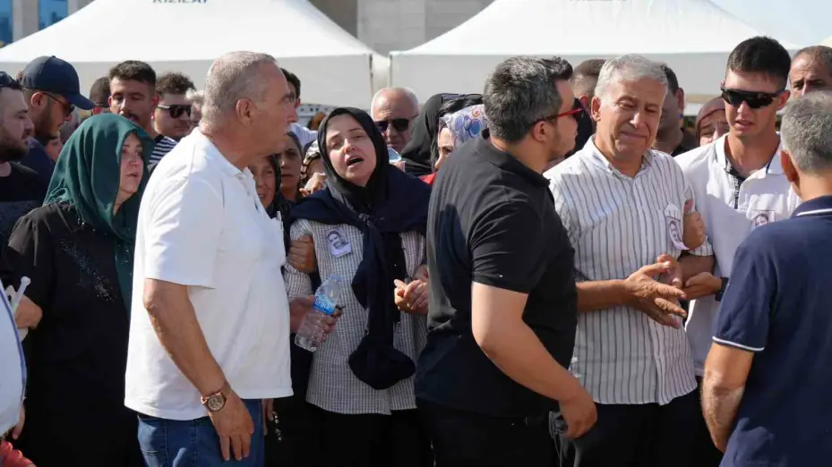 Eskişehir’de orman yangınında şehit olan 5 AKUT gönüllüsü Ankara’da son yolculuğuna uğurlandı