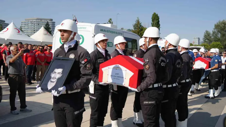Eskişehir’de orman yangınında şehit olan 5 AKUT gönüllüsü Ankara’da son yolculuğuna uğurlandı