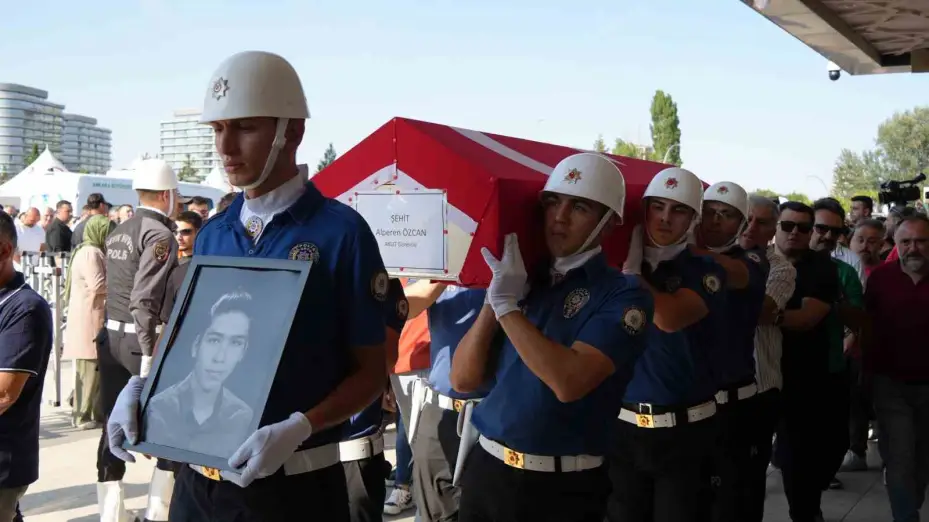 Eskişehir’de orman yangınında şehit olan 5 AKUT gönüllüsü Ankara’da son yolculuğuna uğurlandı