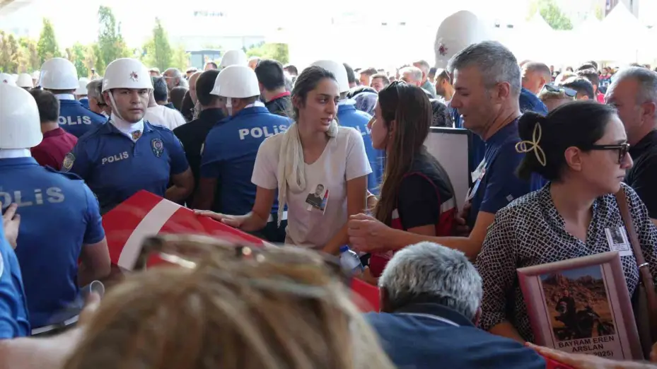 Eskişehir’de orman yangınında şehit olan 5 AKUT gönüllüsü Ankara’da son yolculuğuna uğurlandı