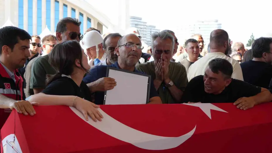 Eskişehir’de orman yangınında şehit olan 5 AKUT gönüllüsü Ankara’da son yolculuğuna uğurlandı