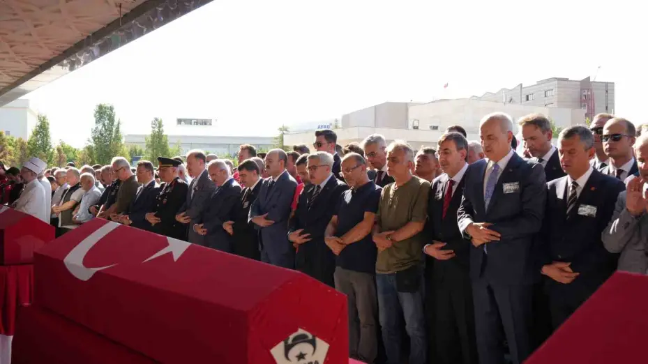 Eskişehir’de orman yangınında şehit olan 5 AKUT gönüllüsü Ankara’da son yolculuğuna uğurlandı