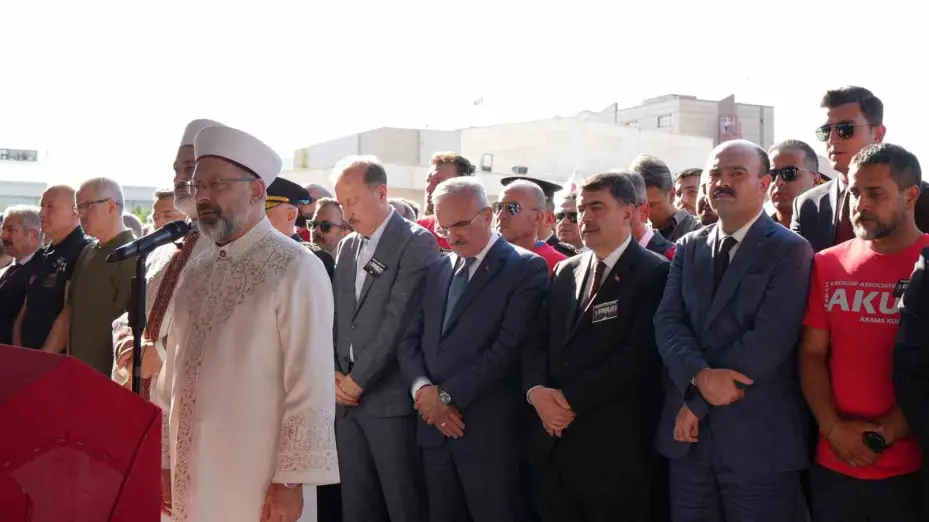 Eskişehir’de orman yangınında şehit olan 5 AKUT gönüllüsü Ankara’da son yolculuğuna uğurlandı