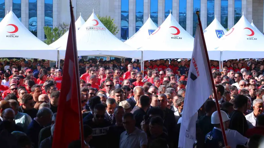 Eskişehir’de orman yangınında şehit olan 5 AKUT gönüllüsü Ankara’da son yolculuğuna uğurlandı