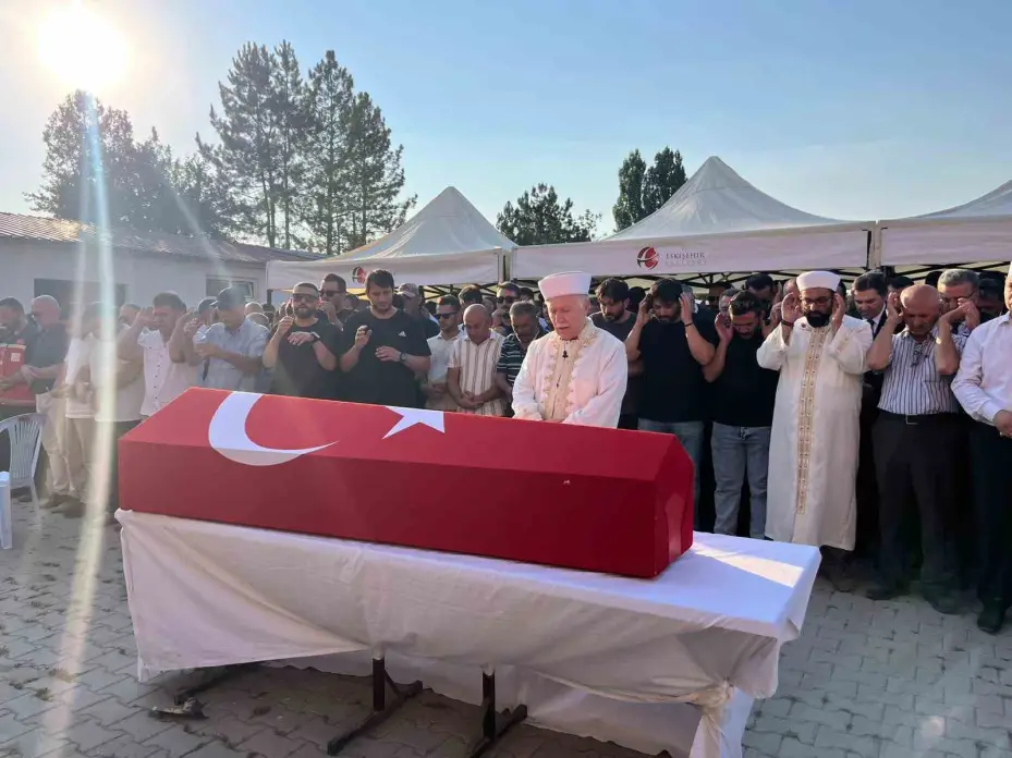 Yangın şehidi Tolunay Kocaman gözyaşları içinde son yolculuğuna uğurlandı
