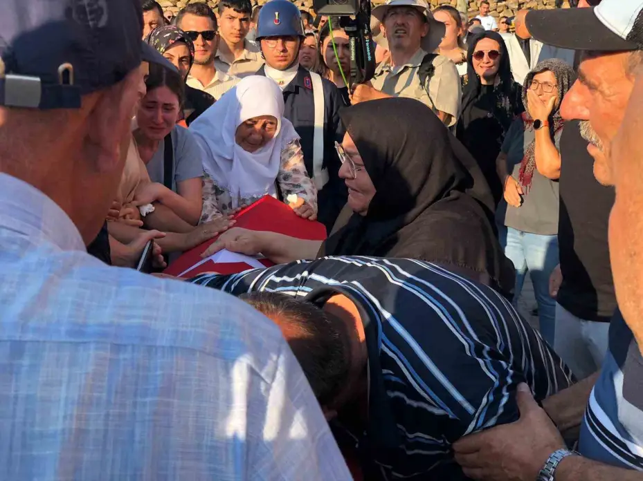 Yangın şehidi Tolunay Kocaman gözyaşları içinde son yolculuğuna uğurlandı