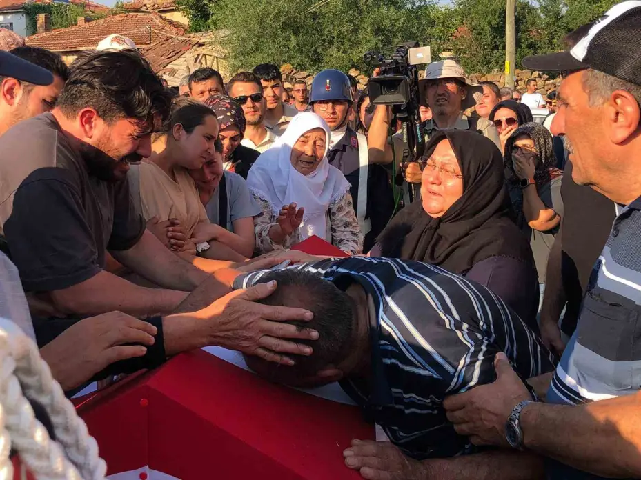 Yangın şehidi Tolunay Kocaman gözyaşları içinde son yolculuğuna uğurlandı