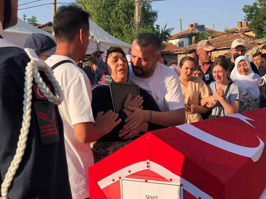 Yangın şehidi Tolunay Kocaman gözyaşları içinde son yolculuğuna uğurlandı