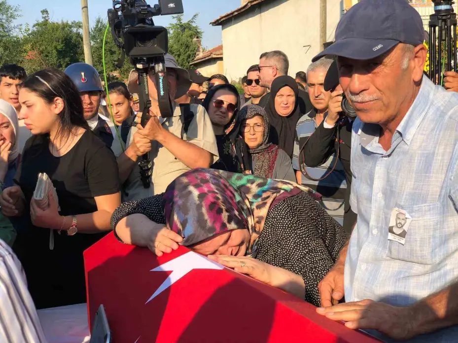 Yangın şehidi Tolunay Kocaman gözyaşları içinde son yolculuğuna uğurlandı