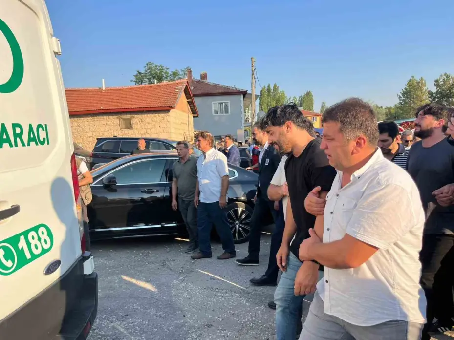 Yangın şehidi Tolunay Kocaman gözyaşları içinde son yolculuğuna uğurlandı