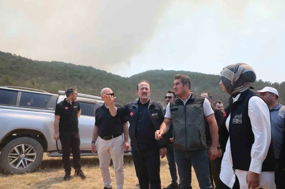 AFAD: "Yangınlara karşı mücadele kapsamında 4 bin 231 personel, 45 hava aracı ve bin 236 kara aracı görev yapmaktadır"