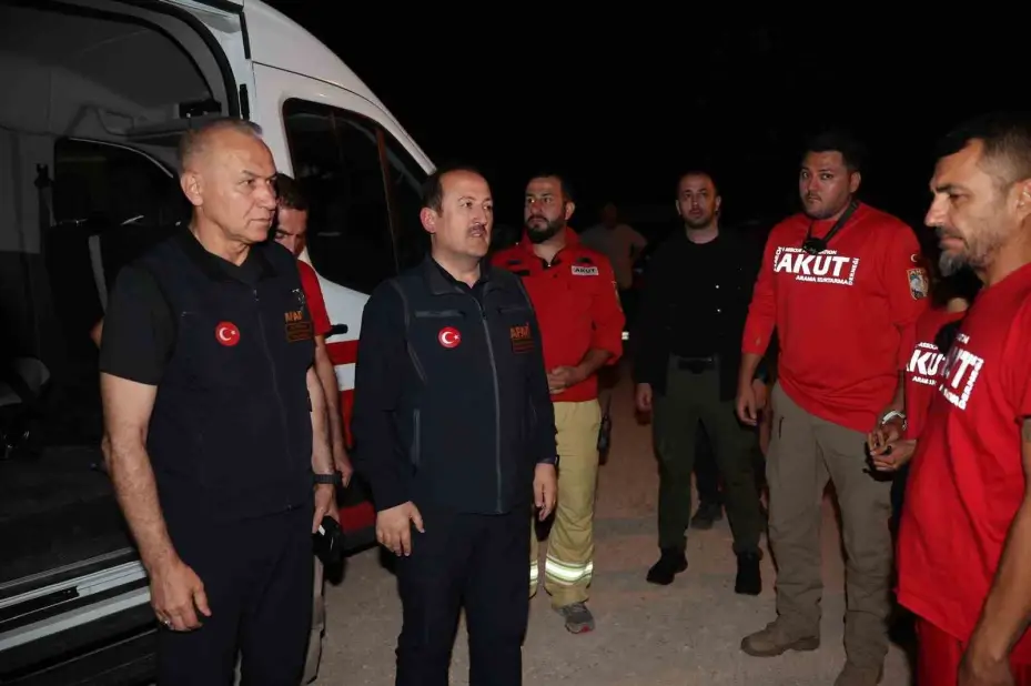 AFAD: "Yangınlara karşı mücadele kapsamında 4 bin 231 personel, 45 hava aracı ve bin 236 kara aracı görev yapmaktadır"