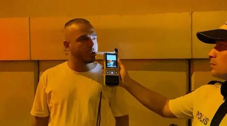 Polis olacağını söyledi, alkollü araç kullanmaktan ehliyetine 2. kez el konuldu