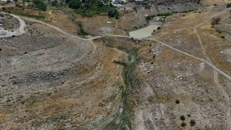 Yamula Barajı’nda sular çekildi, eski mahalle ortaya çıktı