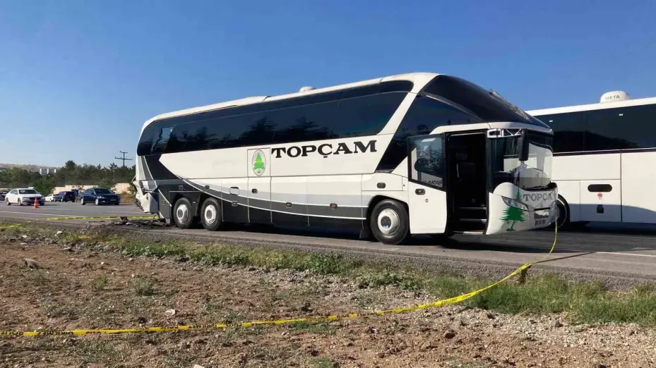 Ankara’da arızalanan otobüse kamyonet çarptı: 2 ölü, 1 ağır yaralı