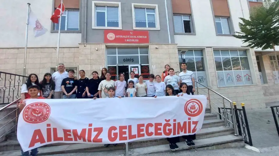 81 ilde öğrencilerden Sosyal Hizmet Merkezlerine ziyaret