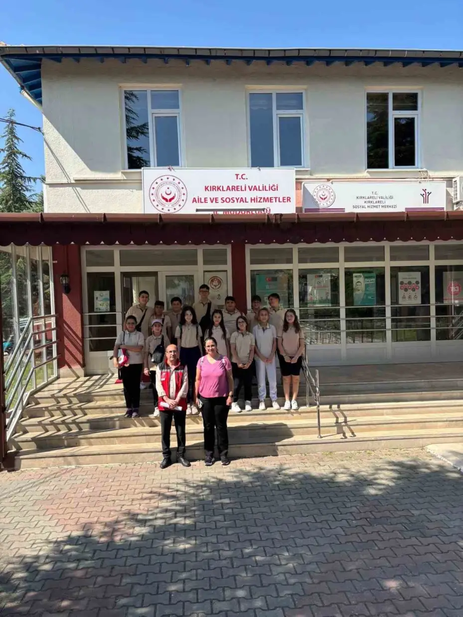 81 ilde öğrencilerden Sosyal Hizmet Merkezlerine ziyaret