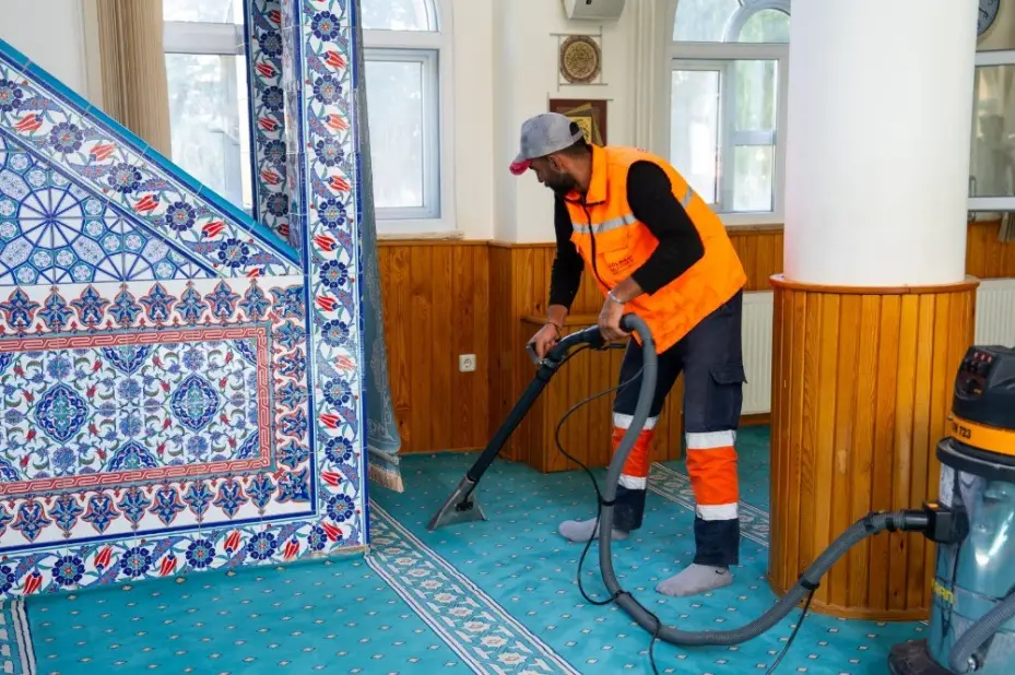 Gölbaşı Belediyesi temizlik çalışmalarını sürdürüyor