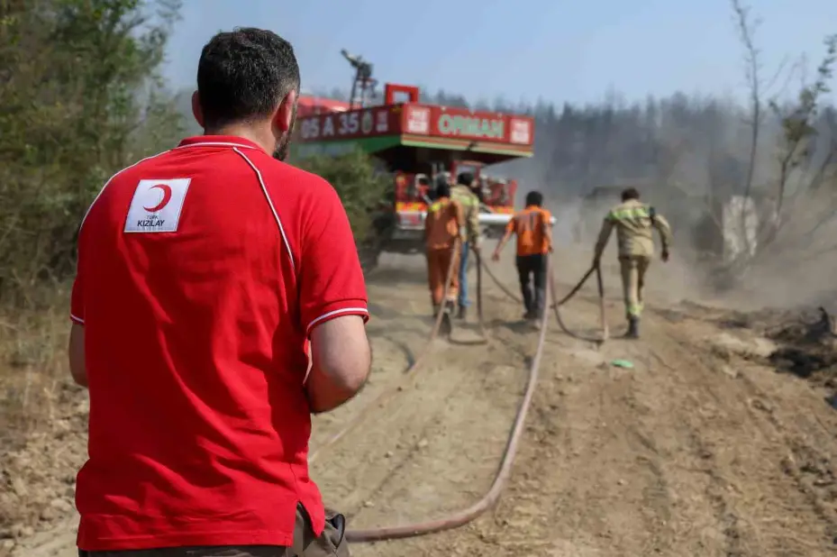Türk Kızılay’dan orman yangını olan bölgelere yardım