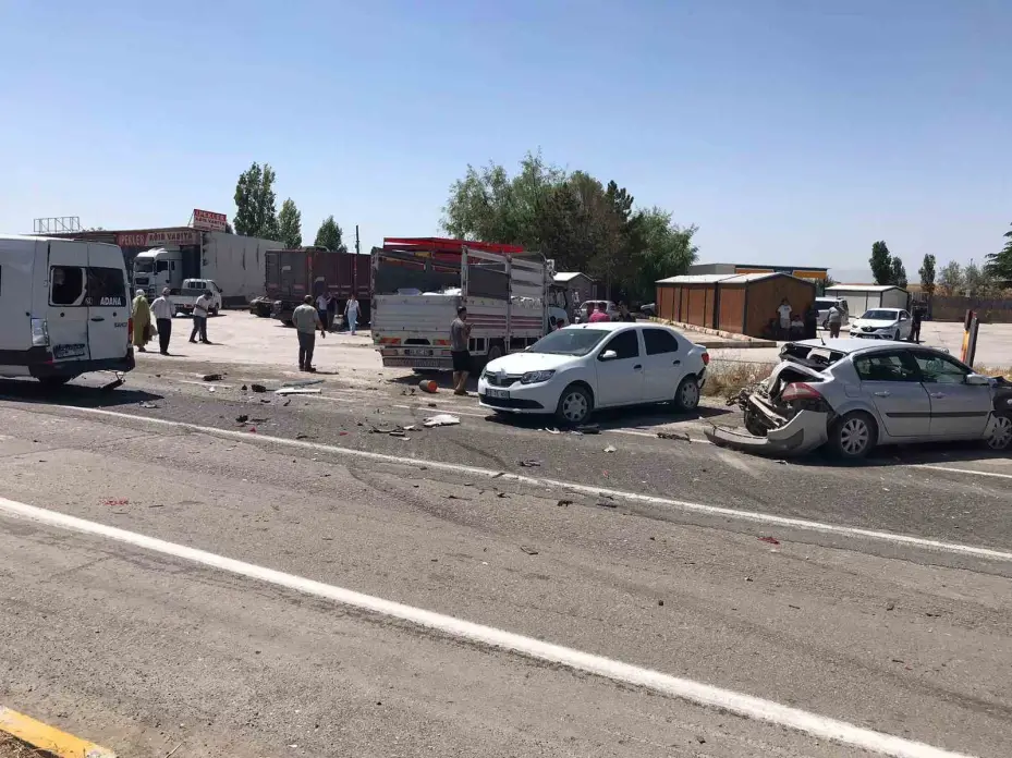 Ereğli’de zincirleme trafik kazası: 4 yaralı