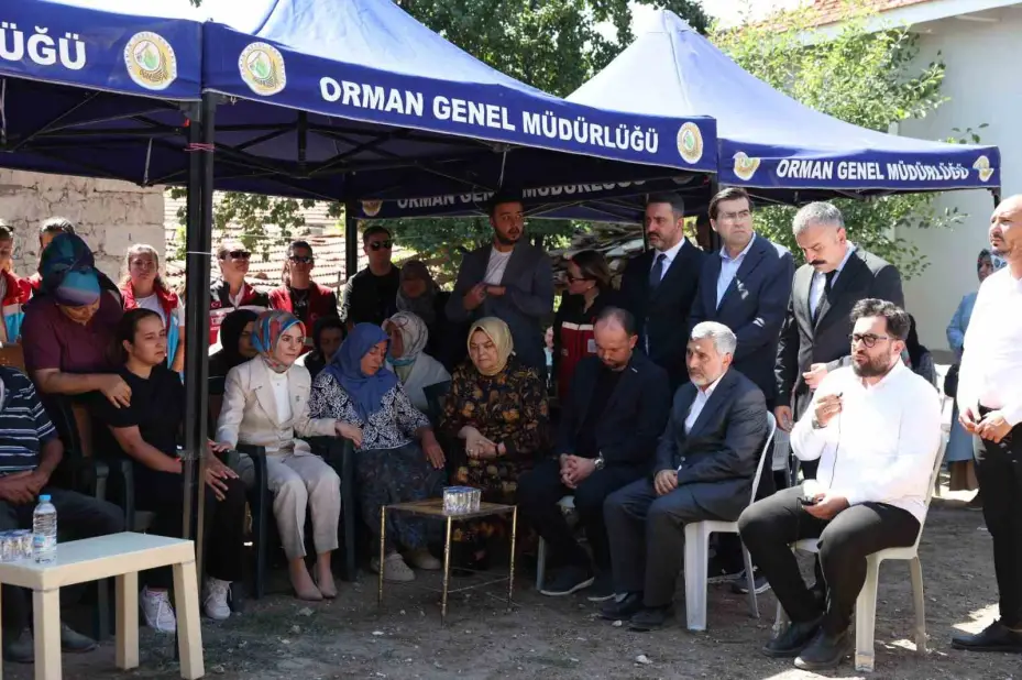 Bakan Göktaş, yangında yaralanan orman işçisini ziyaret etti