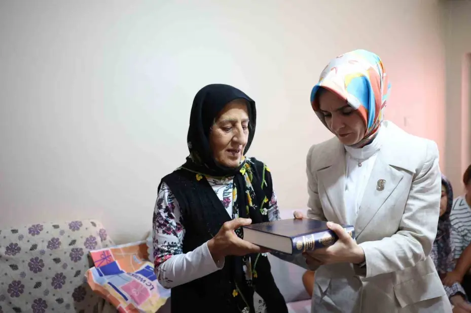 Bakan Göktaş, yangında yaralanan orman işçisini ziyaret etti