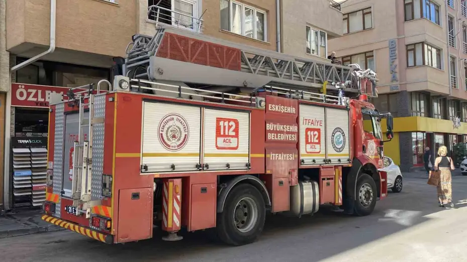 Fırın bacasında yangın çıktı, mahalleli o anları endişeyle izledi