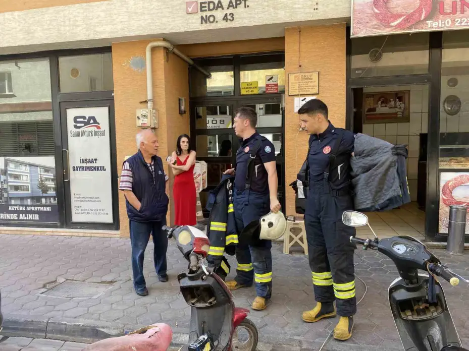 Fırın bacasında yangın çıktı, mahalleli o anları endişeyle izledi