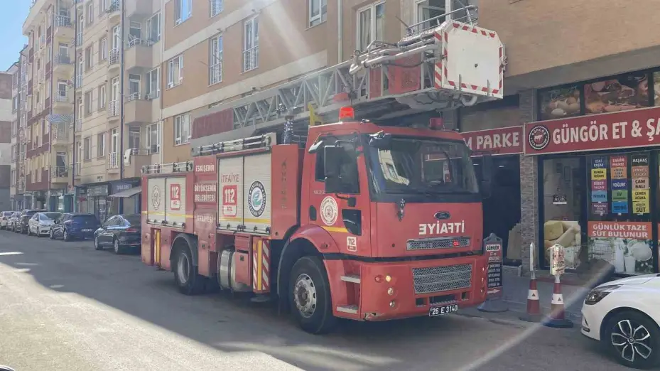 Fırın bacasında yangın çıktı, mahalleli o anları endişeyle izledi
