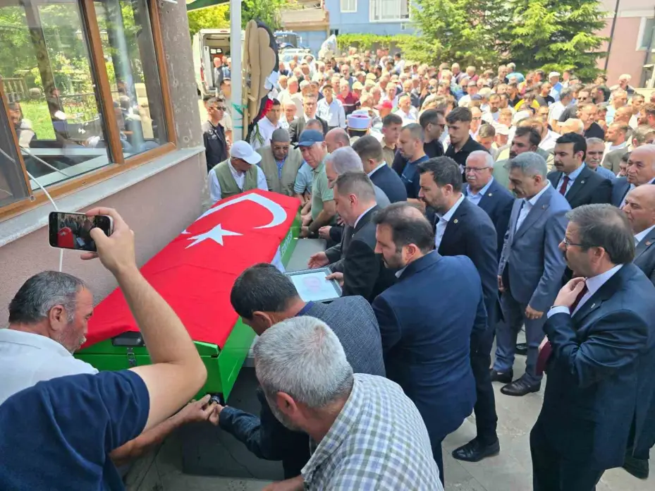 Trafik kazasında hayatını kaybeden belediye başkanı, son yolculuğuna uğurlandı