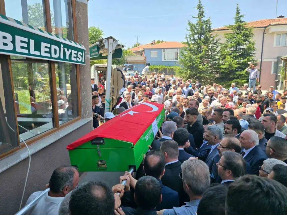 Trafik kazasında hayatını kaybeden belediye başkanı, son yolculuğuna uğurlandı