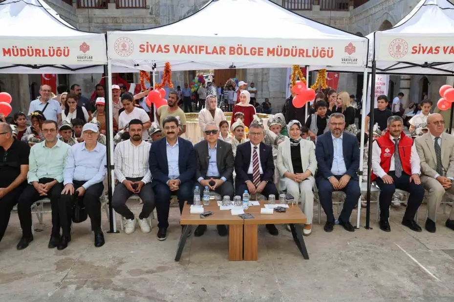 529 yıllık sünnet geleneği Sivas’ta yaşatıldı, 34 çocuk doyasıya eğlendi