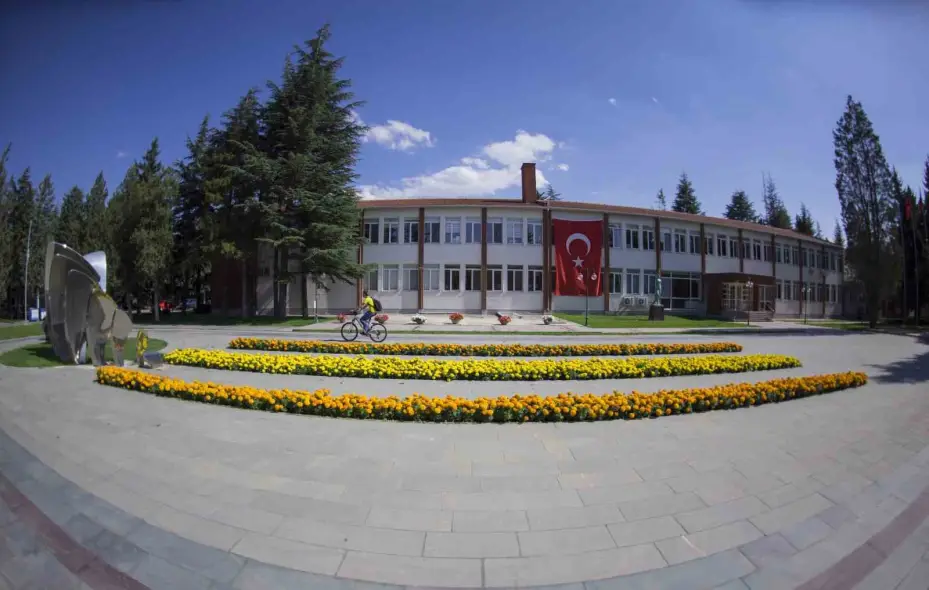 Anadolu Üniversitesi Hukuk Fakültesi, Türk adalet sistemine nitelikli mezunlar kazandırıyor