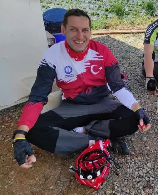 Otomobilin çarptığı bisiklet sevdalısı sağlık çalışanı hayatını kaybetti