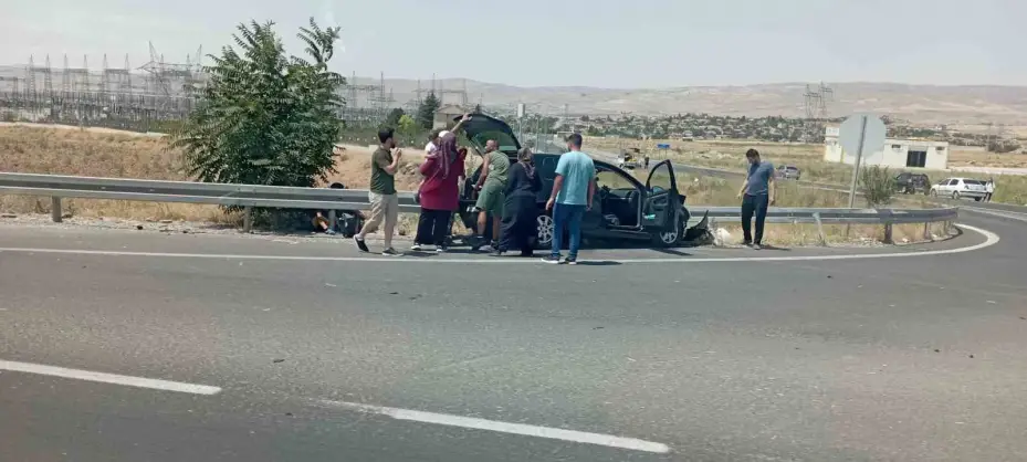 Otomobiller çarpıştı: 7 yaralı