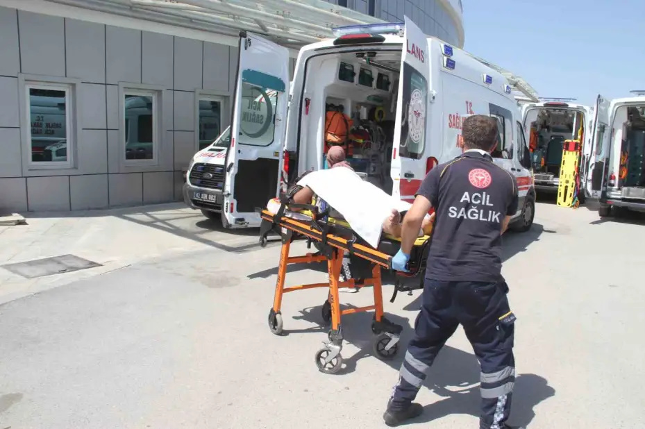 Konya’da kontrolden çıkan otomobil ekin tarlasına savruldu: 4 yaralı