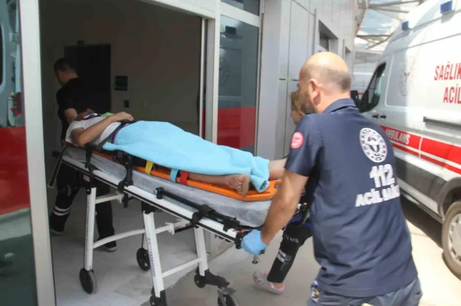Konya’da kontrolden çıkan otomobil ekin tarlasına savruldu: 4 yaralı