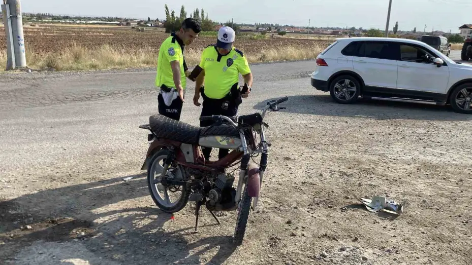 Otomobille çarpışan motosiklet sürücüsü yaralandı