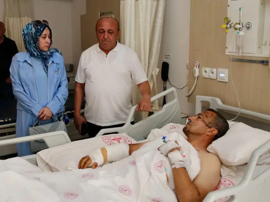 Emniyet Müdürü Demir, yaralı polis memurunu ziyaret etti