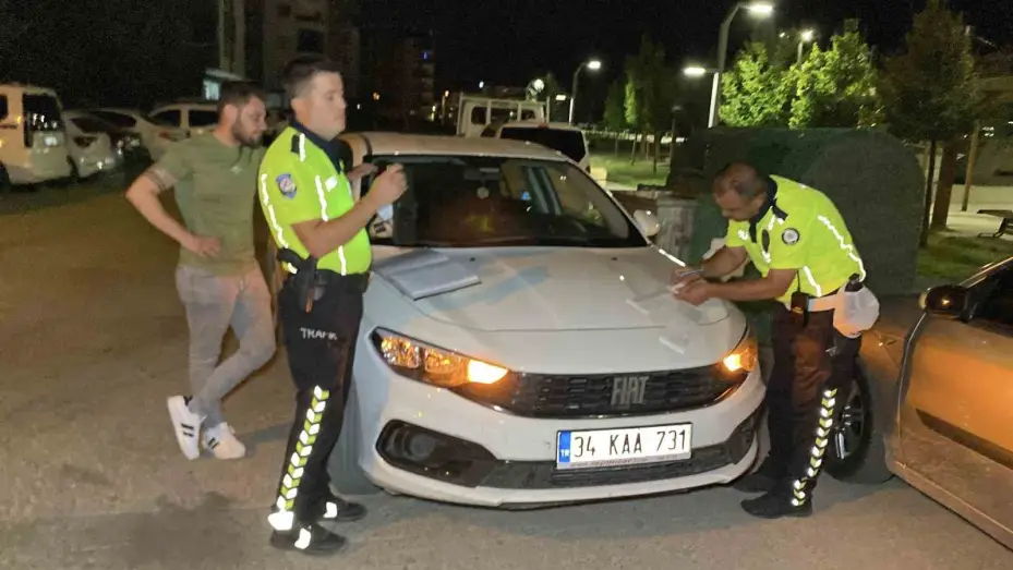 1.51 promil alkollü yakalandı, ehliyeti için polis memuruna yalvardı