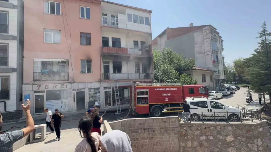 Aksaray’da apartmanda yangın paniği