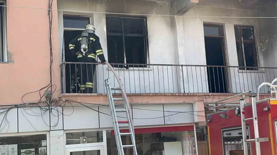 Aksaray’da apartmanda yangın paniği