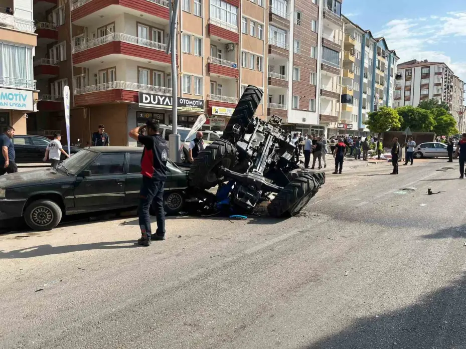 Freni patlayan tır zincirleme kazaya yol açtı, 1 kişi hayatını kaybetti