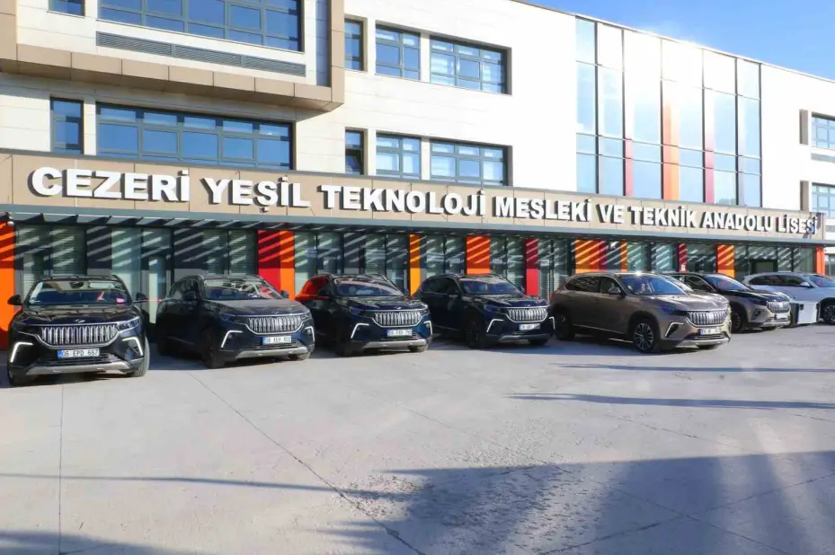 TEKNOFEST’e katılacak gençlere Togg’lu sürpriz