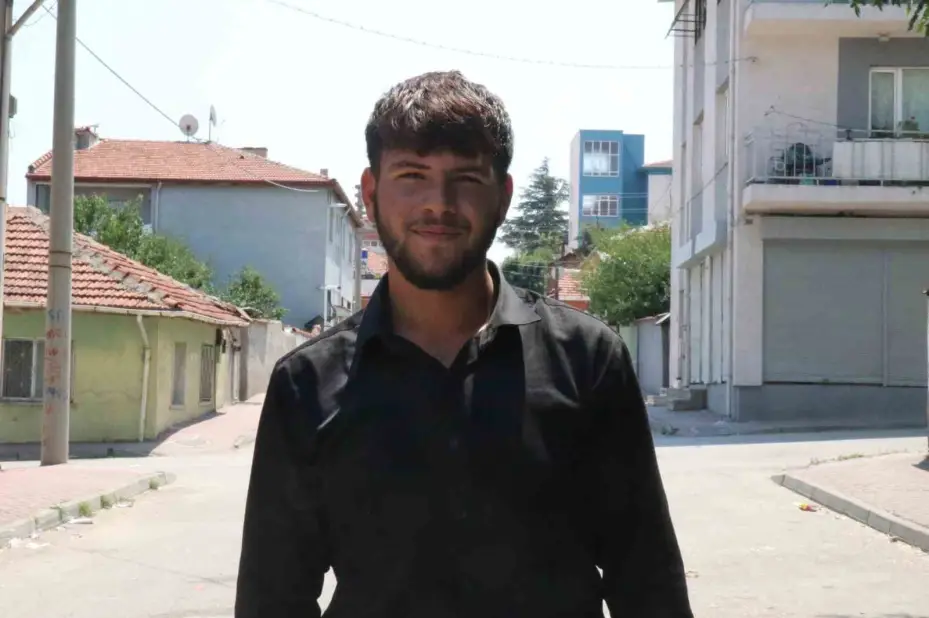 (ÖZEL) Evin balkonuna cansız manken asıldı, görenler ilk bakışta ceset sandı