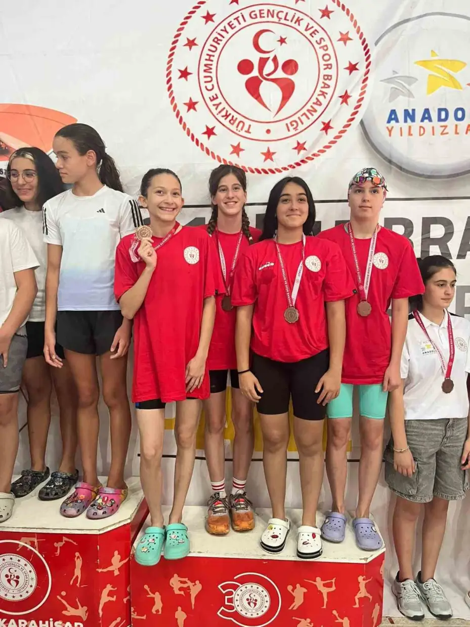 ANALİG Yüzme müsabakalarında Eskişehirli sporculardan büyük başarı